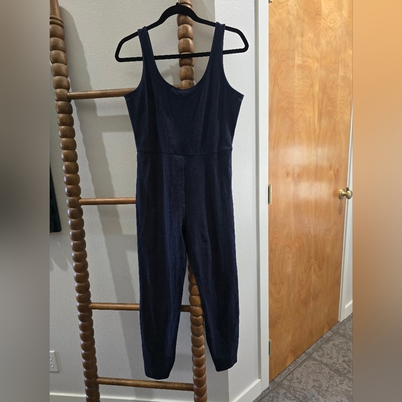 EUC GapFit One Piece Navy Bodysuit - Picture 2 of 3